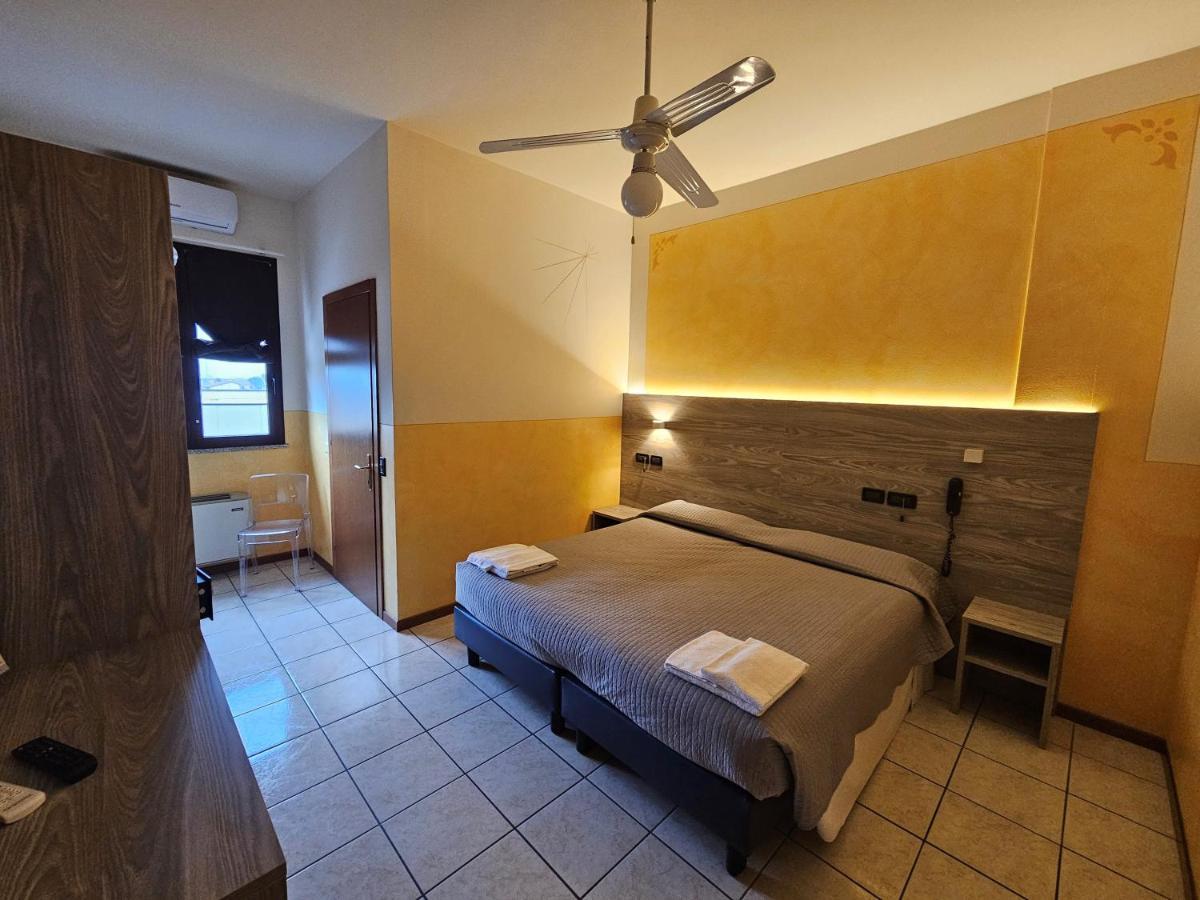Hotel Euro Castegnato Exteriör bild